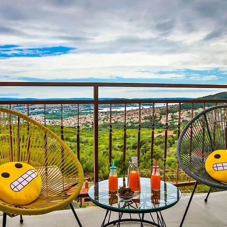 Sun Apartment *